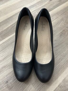 Clark’s black heels